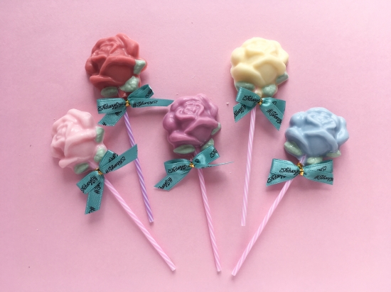 Shonpy kawaii icing cookie lollipop that looks like roses