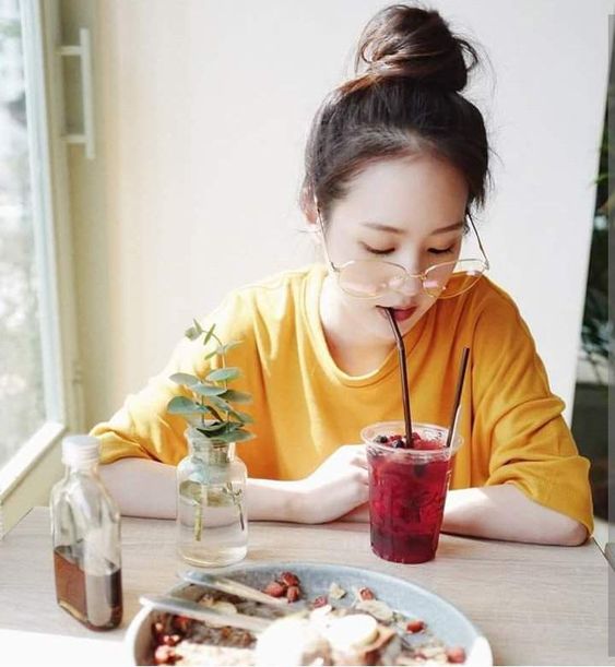 Girl eating breakfast