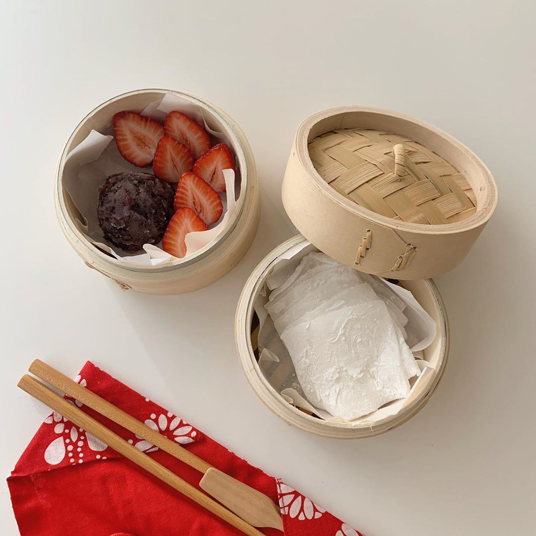 Strawberry mochi served at cafemumi