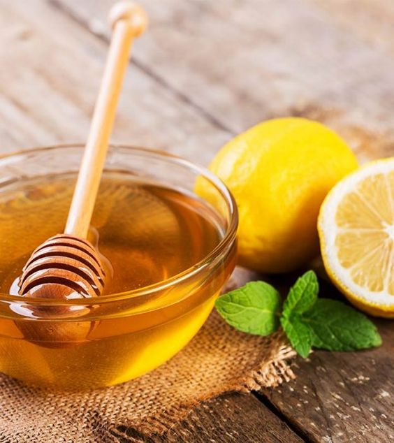 honey and lemon mixture for naturally pink smooth lips