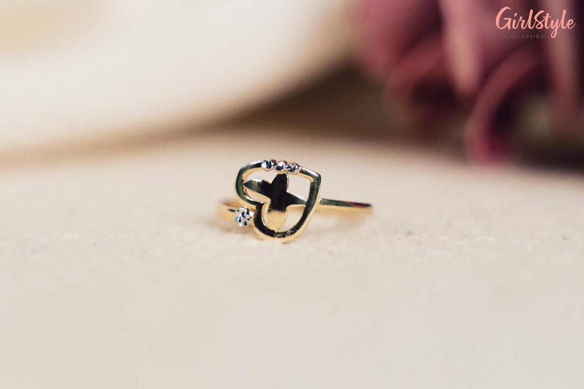 916 Gold heart shaped ring