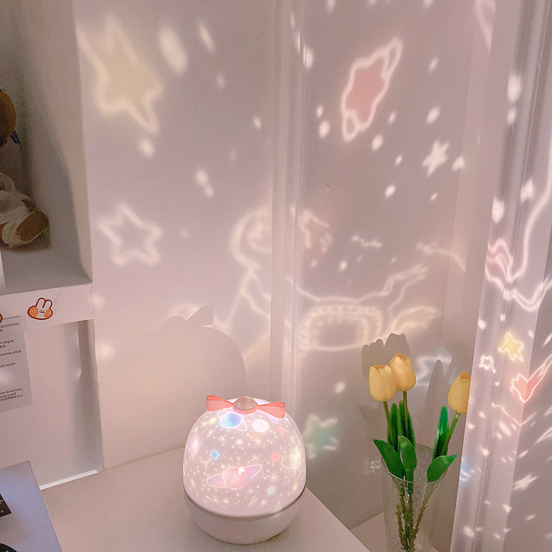 Starry night light projection lamp in pink with unicorns