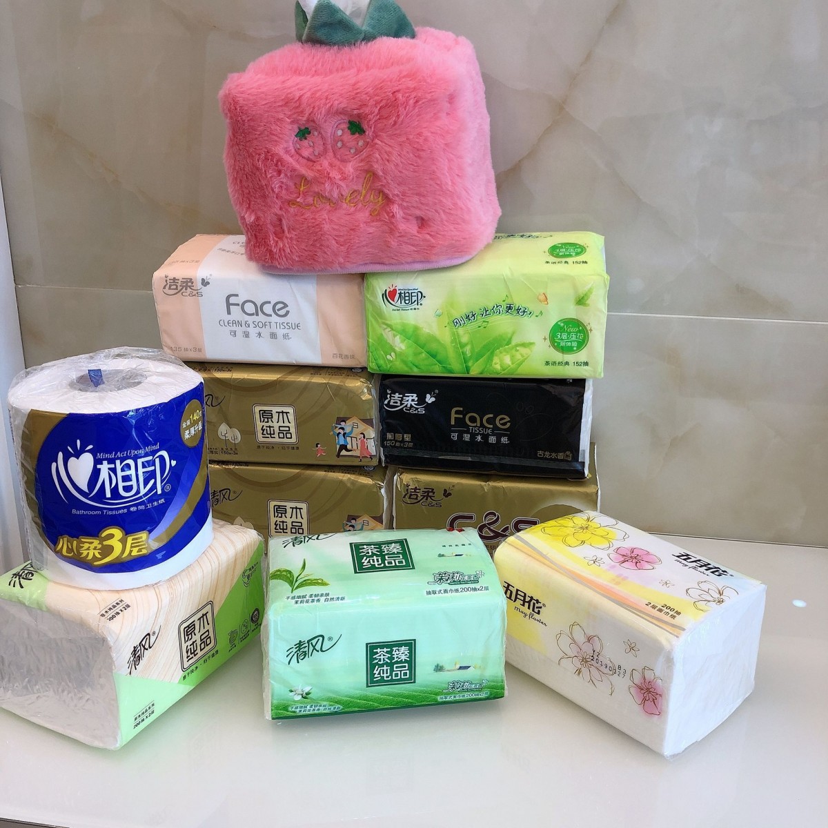 cute cheap tissue paper box cover shaped like fruits like strawberry, pineapple, pumpkin using tissue packets