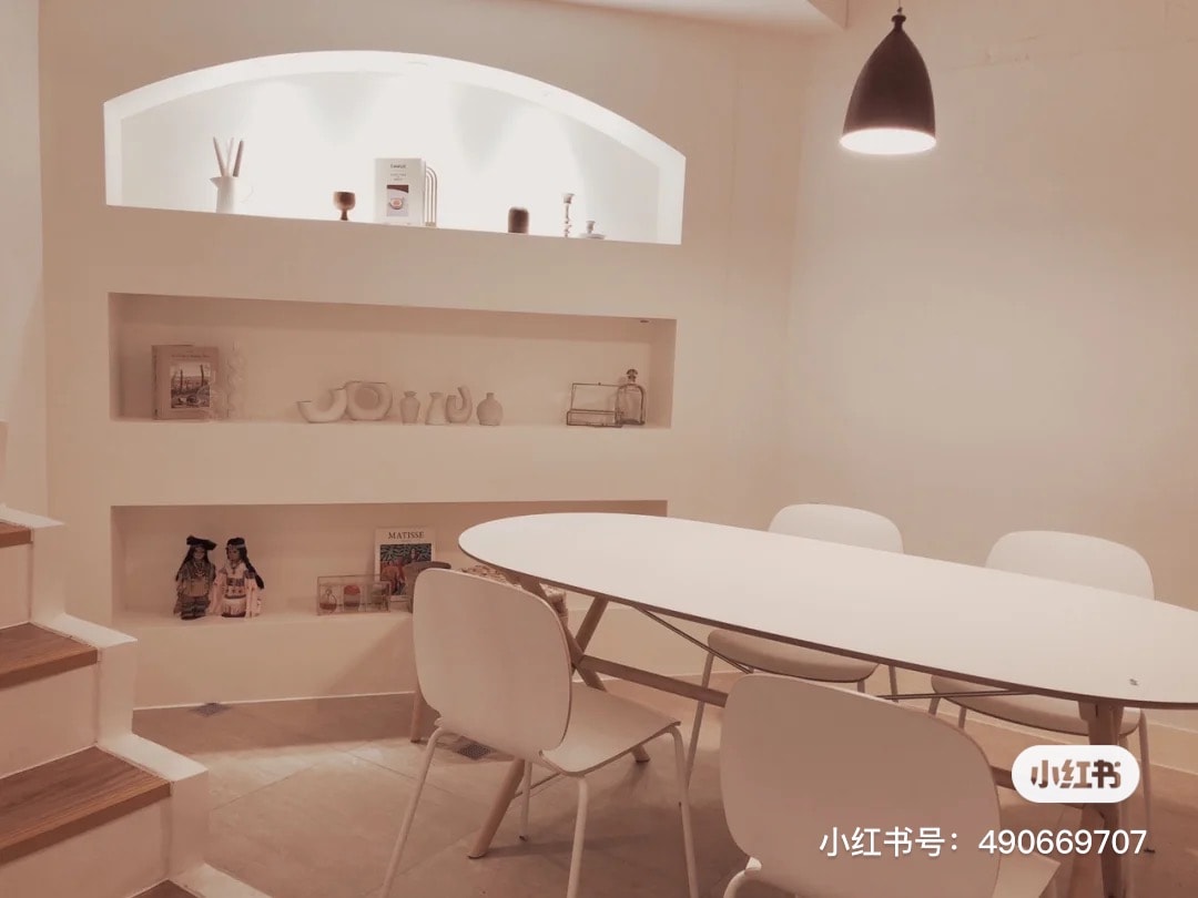 Interior seating area of cafemumi