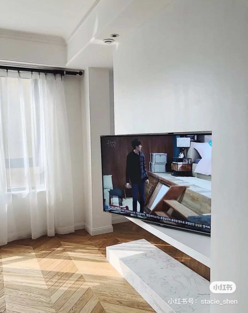Rotating TV console