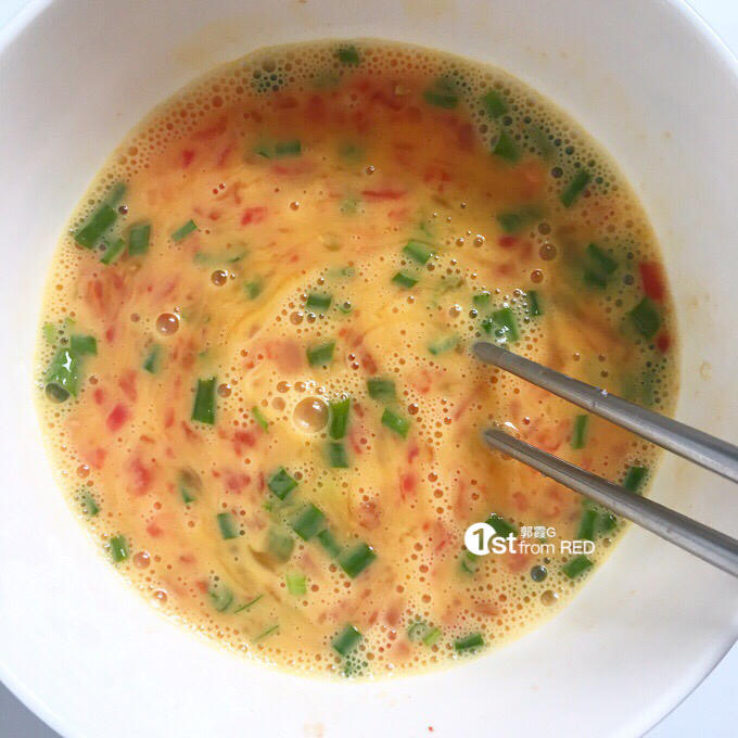 Tomato and spring onion omelette mixture