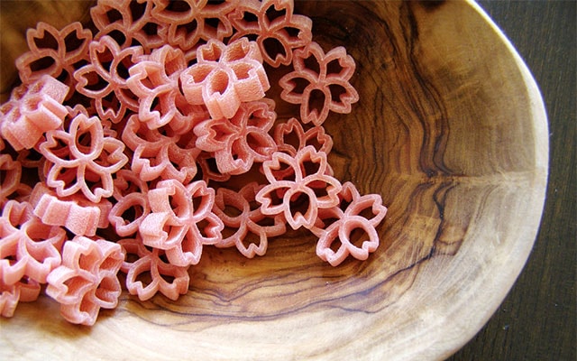 pink sakura-shaped pasta Tamaya Seimen
