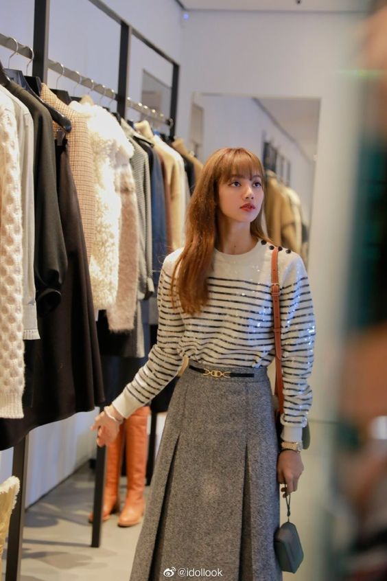 how to stop impulse shopping and save money, lisa from backpink shopping in clothing store