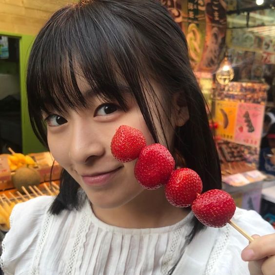 eat strawberries for for naturally pink smooth lips