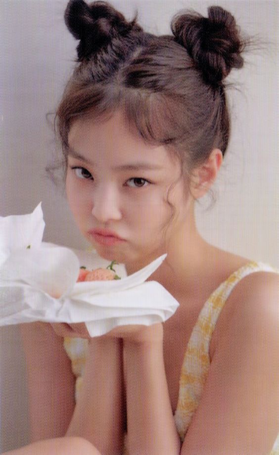 BLACKPINK's Jennie in space buns hairstyle
