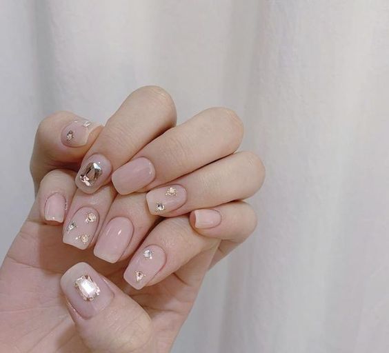 glamorous nude Bridal Nail Art with glitter and sparkle