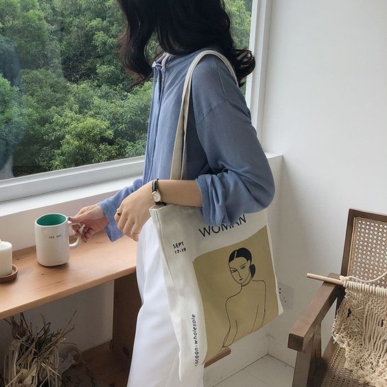 Girl using a white tote bag