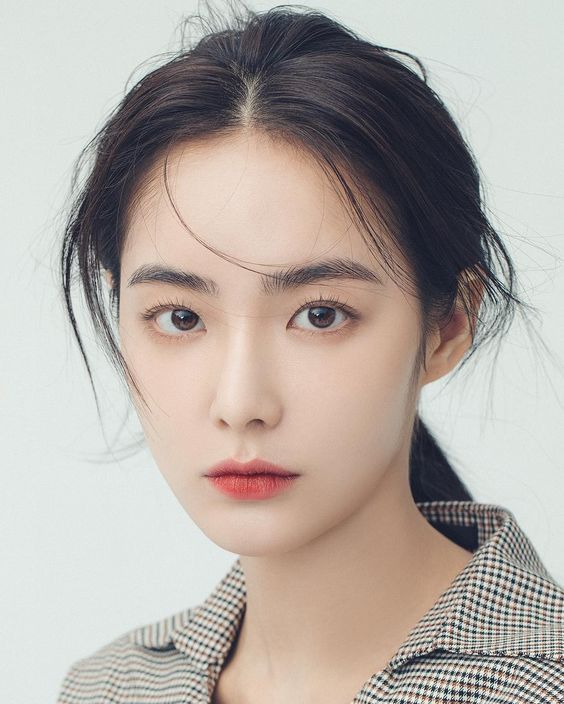 asian woman with natural makeup To Get Fairer & Brighter Skin: