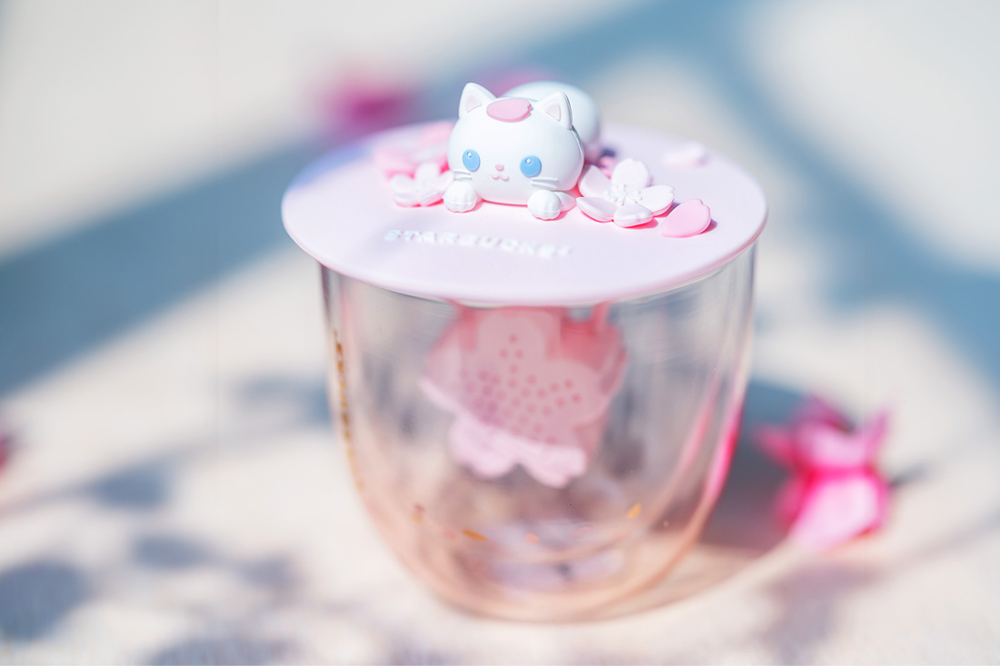 Wide-eye friend glass cup with lid New Starbucks Singapore Sakura Party Merchandise in march 2020