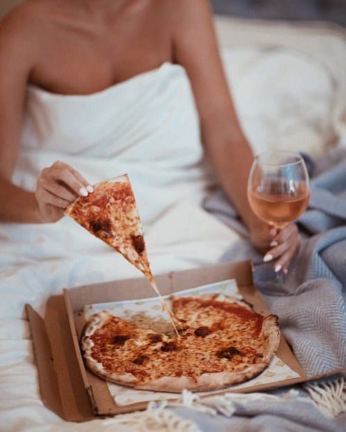 Eat and drink on bed