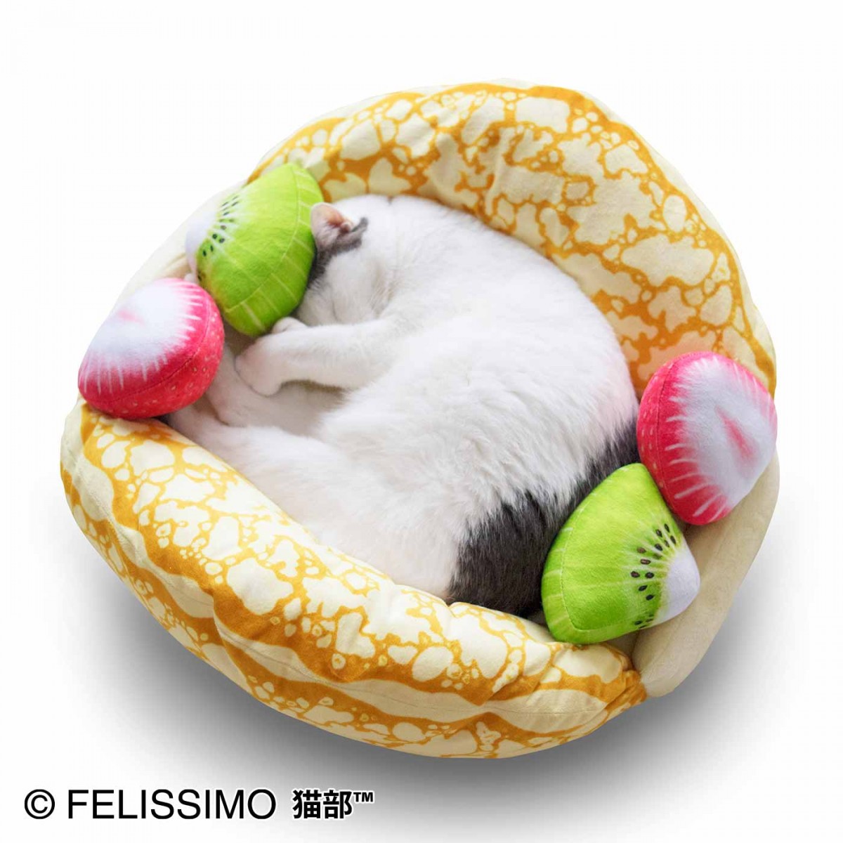 You+More! Crepe omelette bed with sleeping cat
