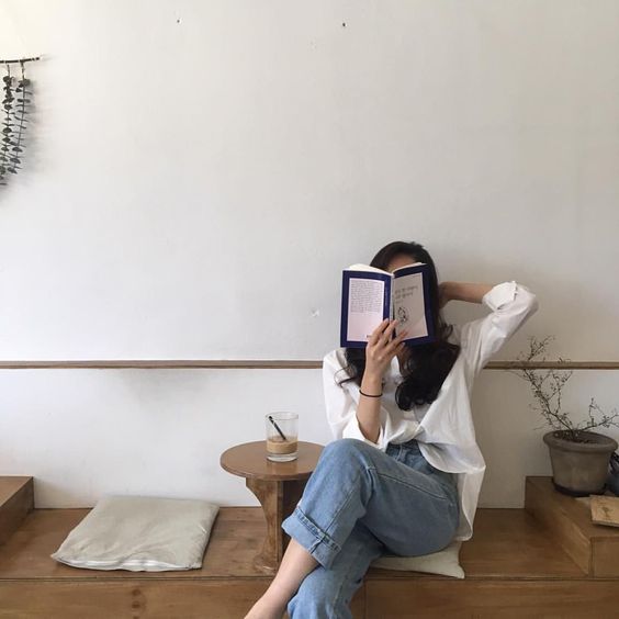 Girl reading a book in a cafe