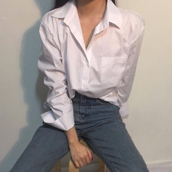 White oversized collared shirt with skinny jeans