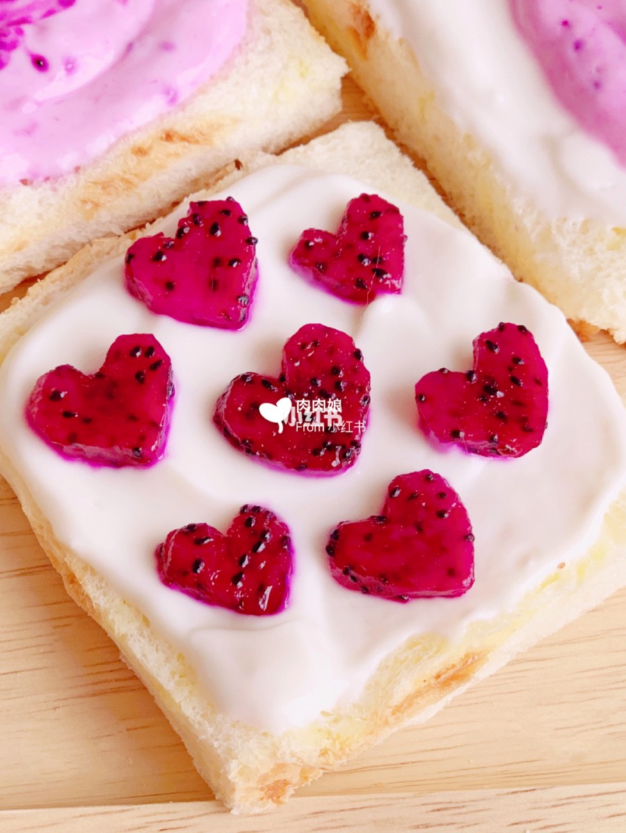 dragon Fruit hearts toast with cream cheese