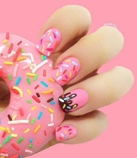 Nails that looks like donut