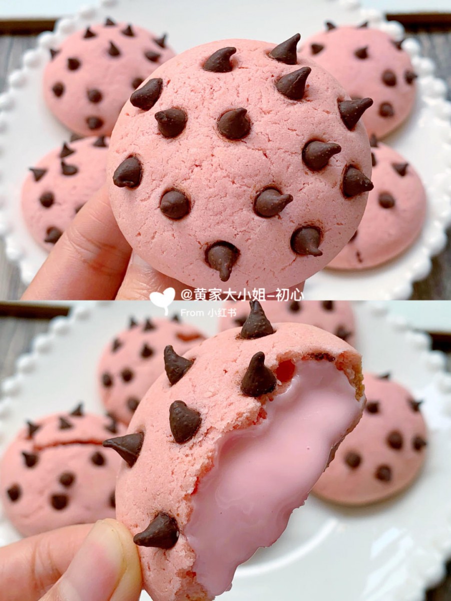 Strawberry lava cookies with chocolate chips