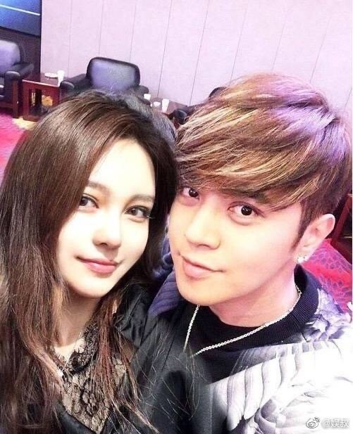 Grace Chow and Show Luo selfie