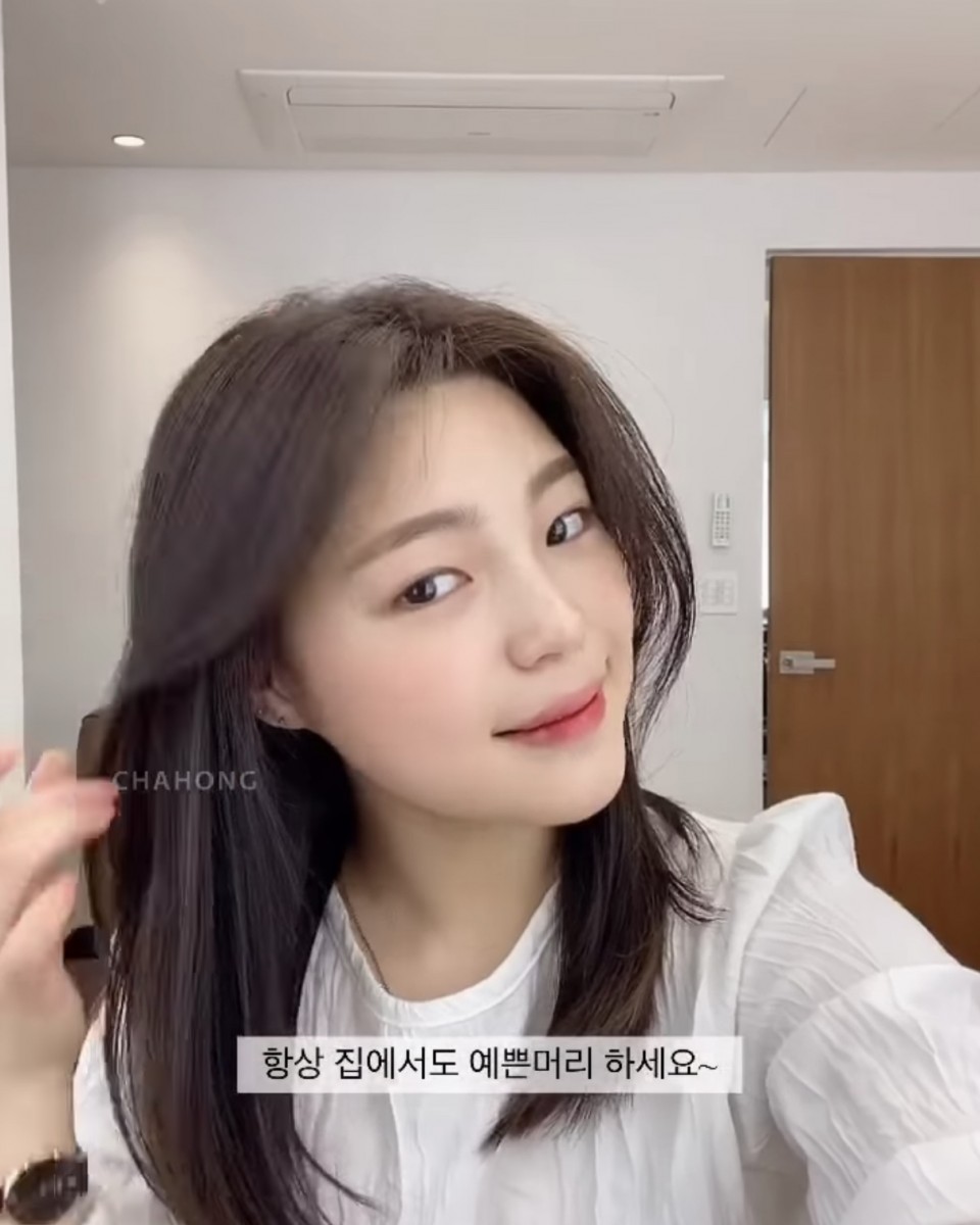 asian girl with middle hair parting