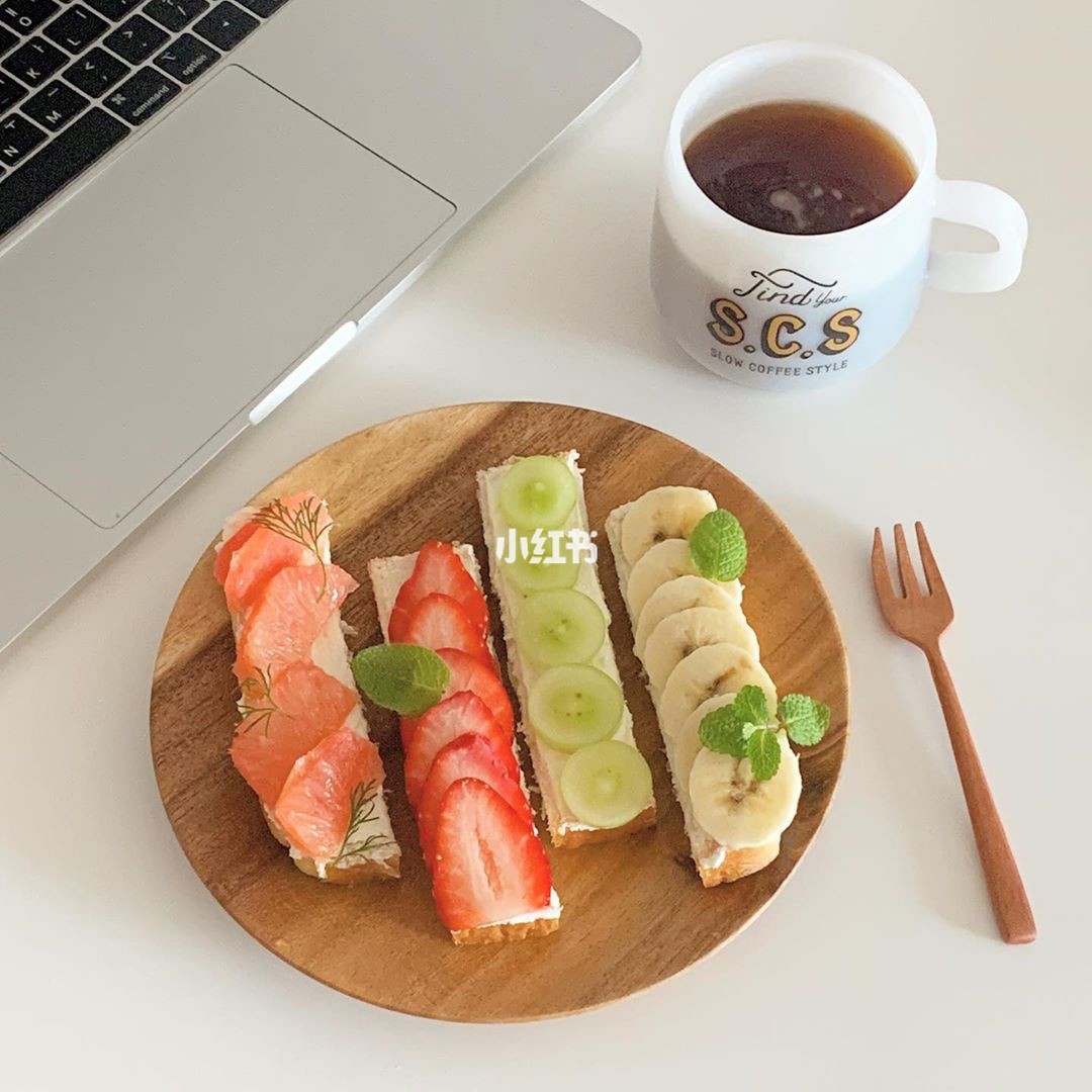 insta-worthy korean cafe-style Fruit toast sticks with grapefruit, strawberry, kiwi and banana