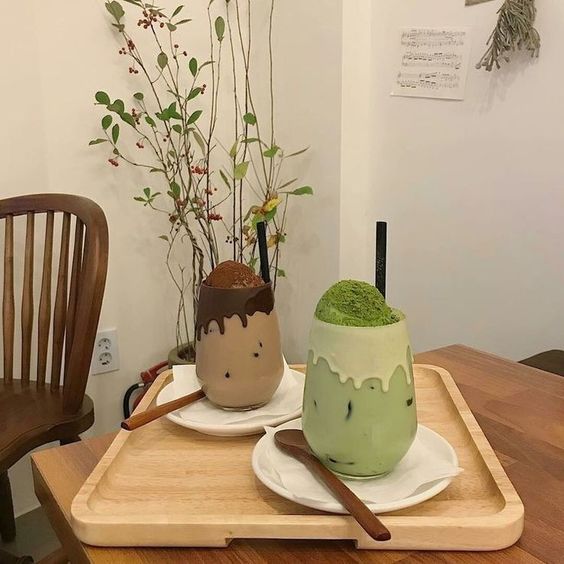minimalist wooden dray with two drinks in a korean cafe