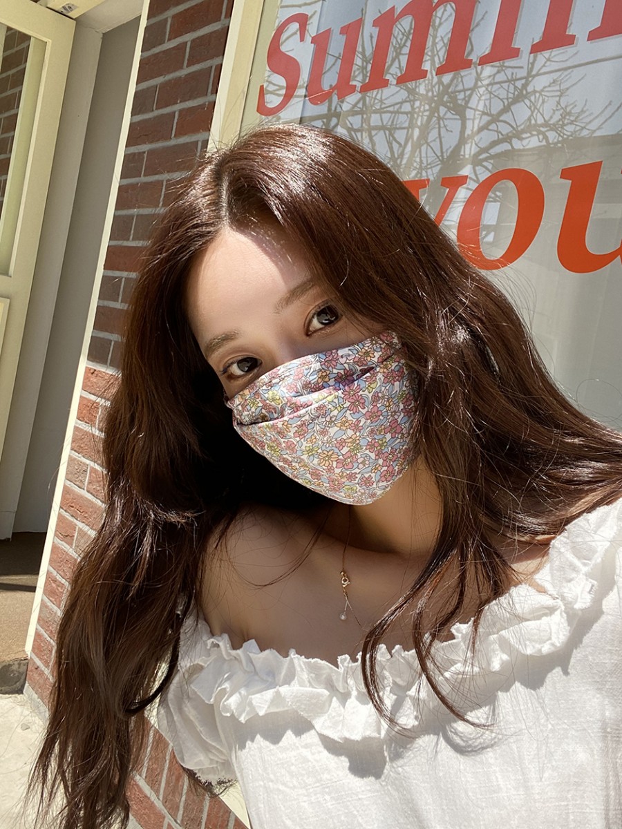 Sthsweet Essential Face Mask in floral print