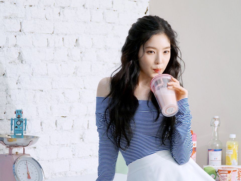 irene red velvet drinking 