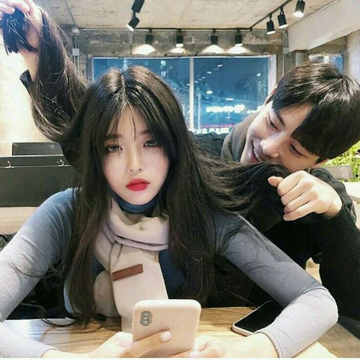 Korean couple at cafe