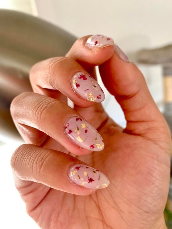Dried flowers nail art