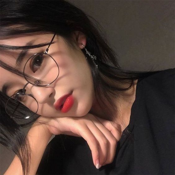 Girl taking selfie with rounded glasses