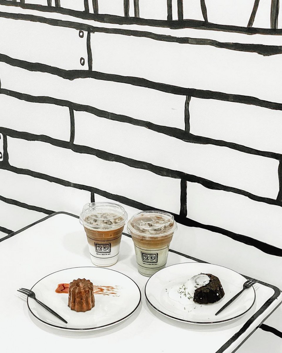 Desserts and drinks served at 2D Taiwan cafe
