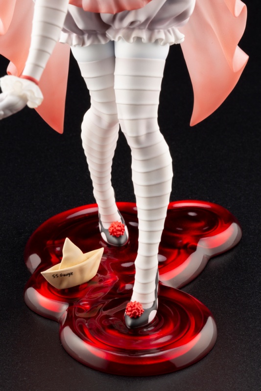 Pennywise Bishoujo Statue blood and paper boat ss Georgie