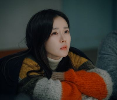Son Ye Jin in cardigan in Crash Landing on You