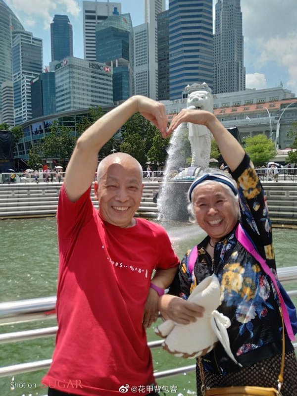 elderly backpacking couple Zhang Guangzhu and Wang Zhongjin in Singapore