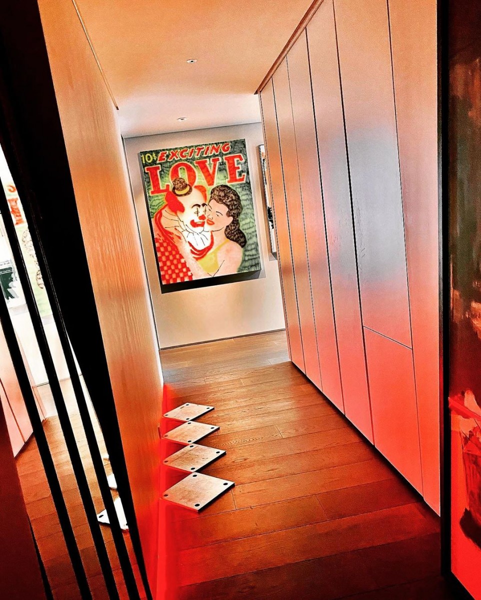 G-Dragon's new home with corridor