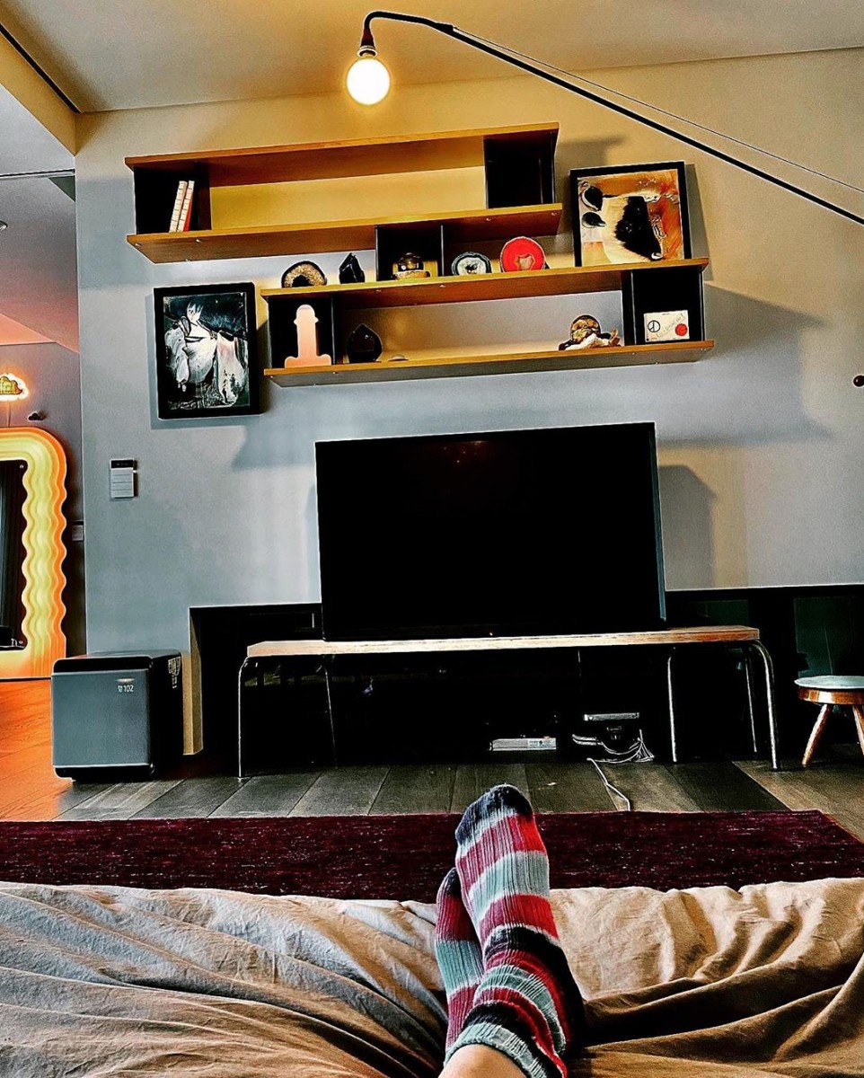 G-Dragon's new home and room