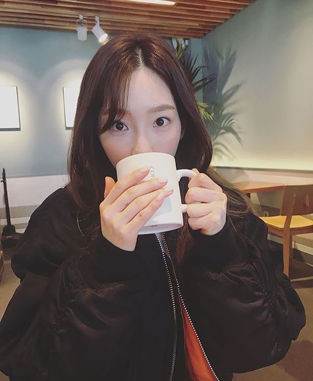 Korean Girl Drinking Tea