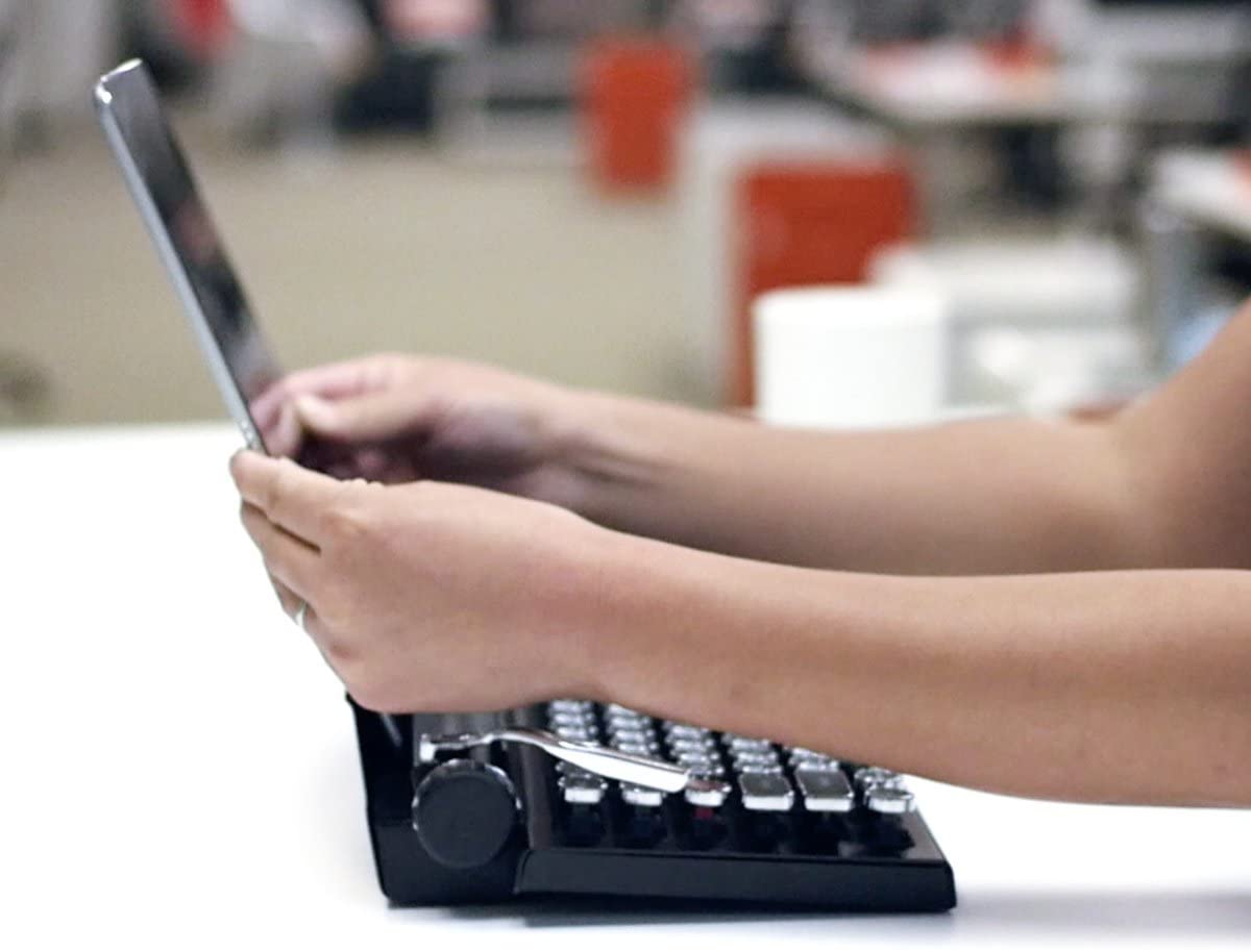 Qwerkywriter Typewriter keyboard with a tablet