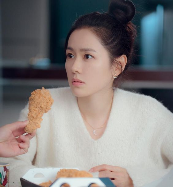 Son Ye Jin bun hair in Crash Landing on You