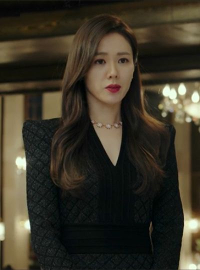 Son Ye Jin in black blazer top in Crash Landing on You