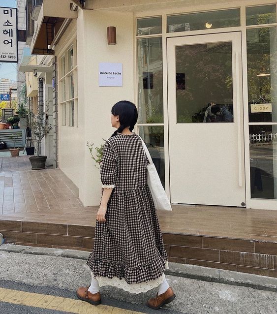 asian girl wearing maxi smock dress