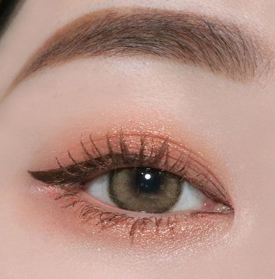 Shimmery eye makeup