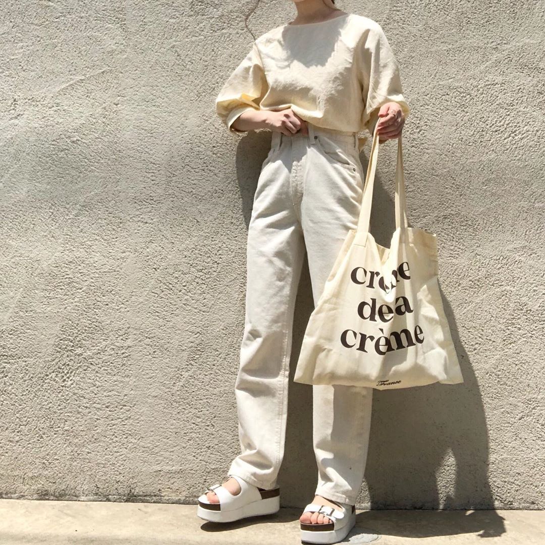 girl wearing beige t shirt and beige trousers with canvas bag