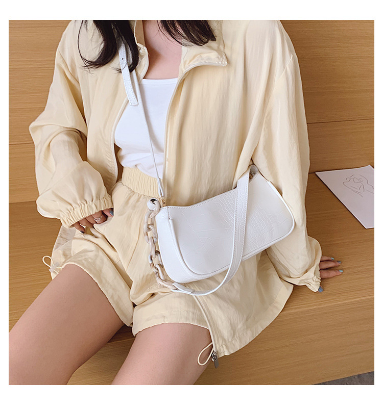 White chain vintage bag