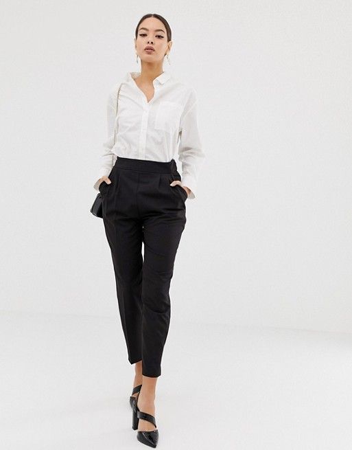 Black tapered pants