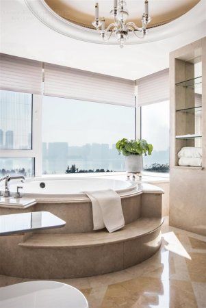 bathroom with bathtub at luxury Lan Apartments